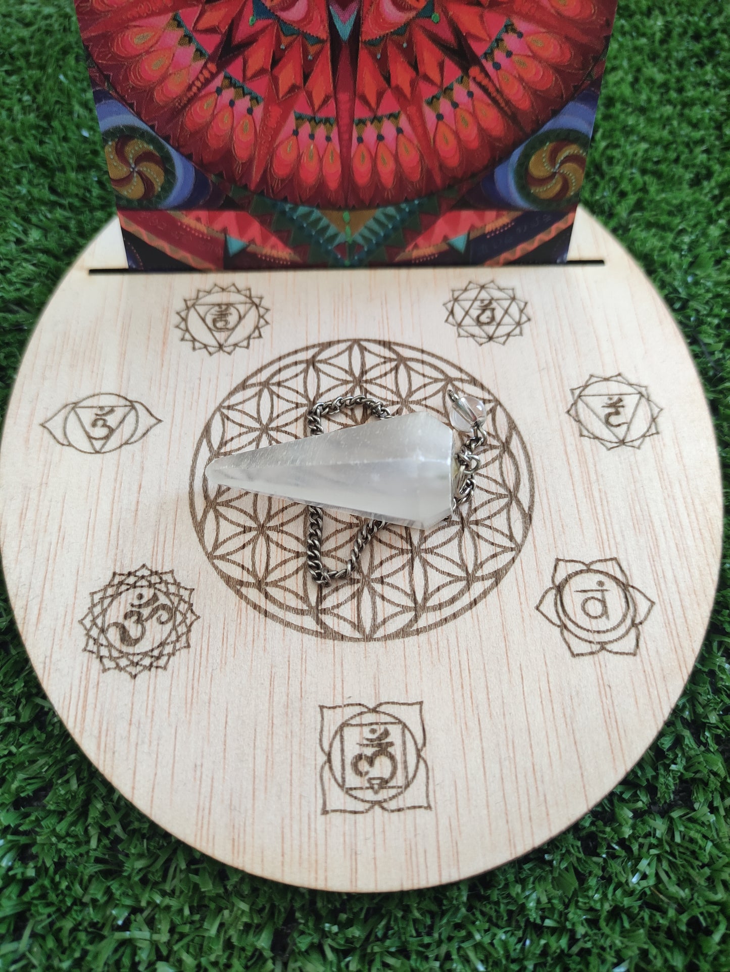 Mini altar/soporte carta del día, minerales y péndulo - diseño flor vida
