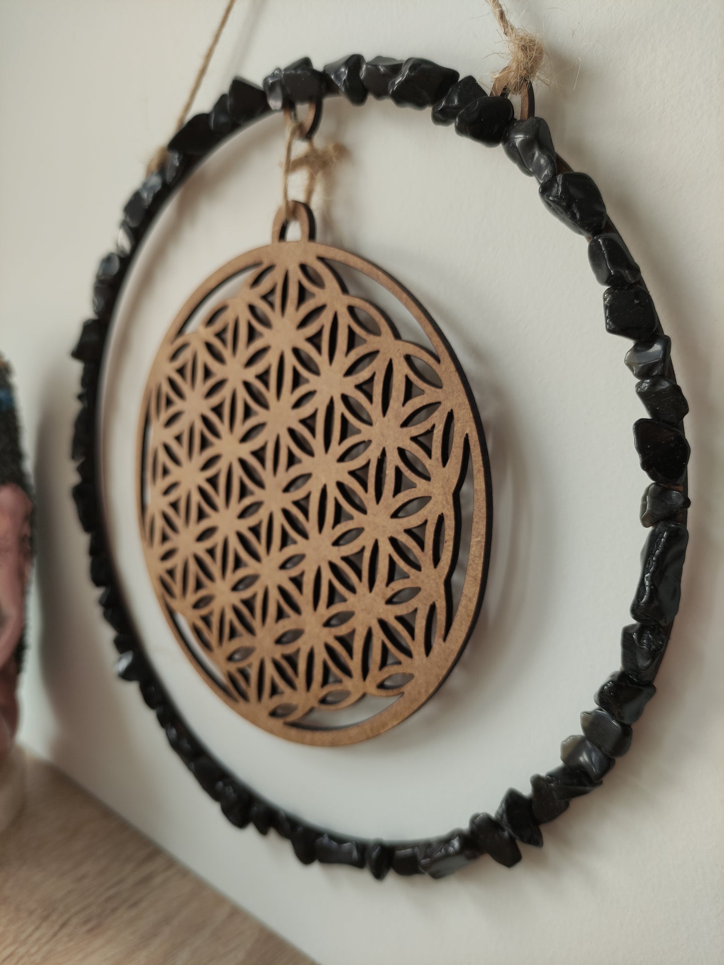 Creación para el altar flor de la vida y obsidiana negra