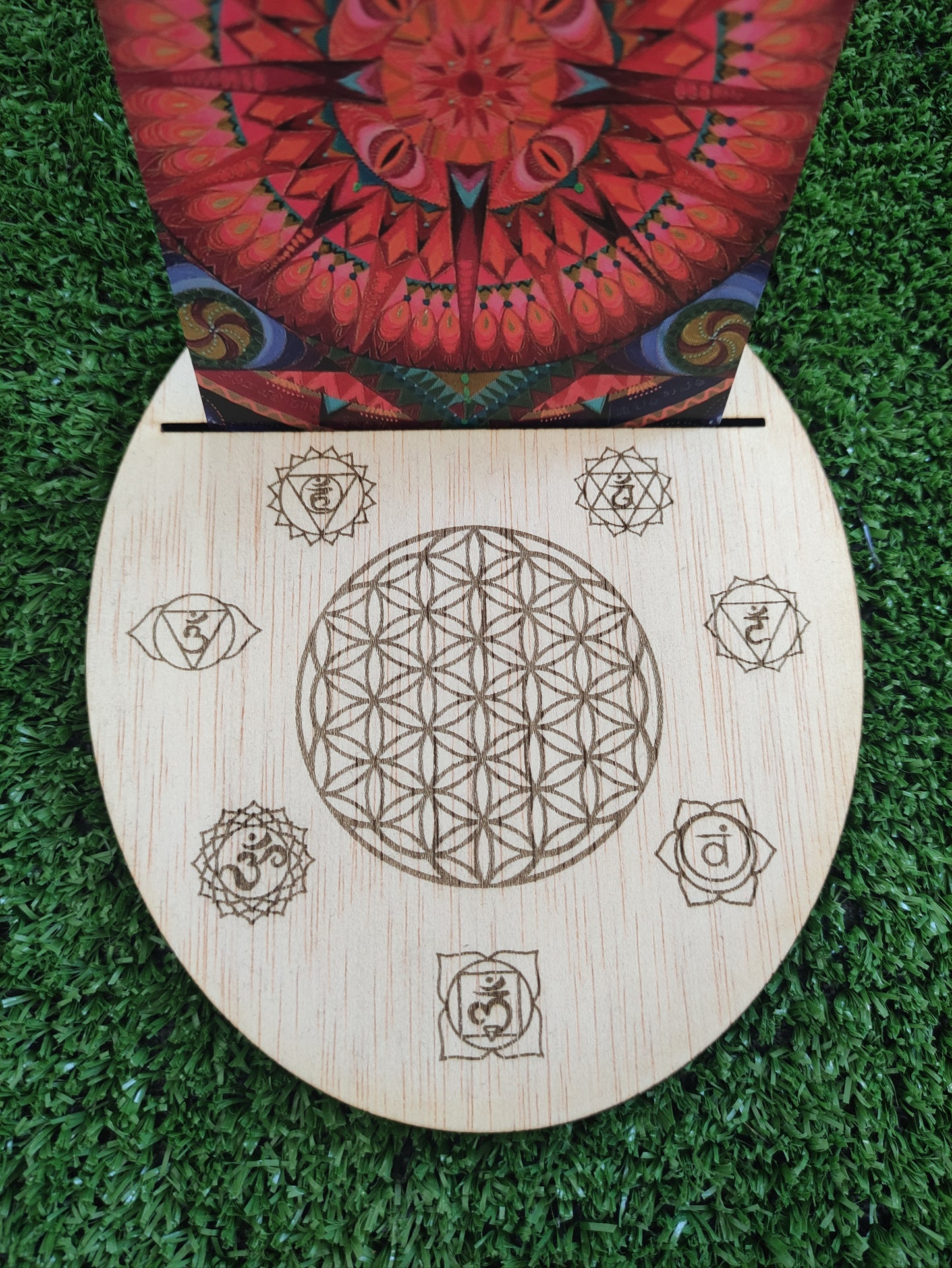 Mini altar/soporte carta del día, minerales y péndulo - diseño flor vida