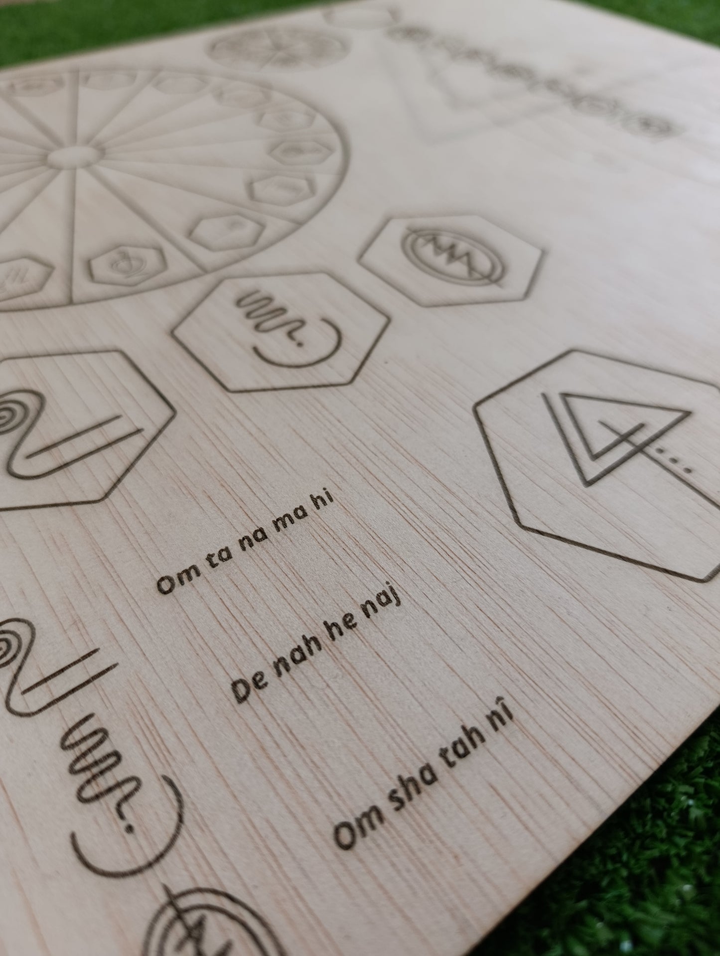 Mesa Shaj' Tâh madera de Okume