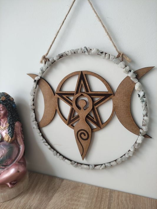 Creación para altar triple luna y piedra luna