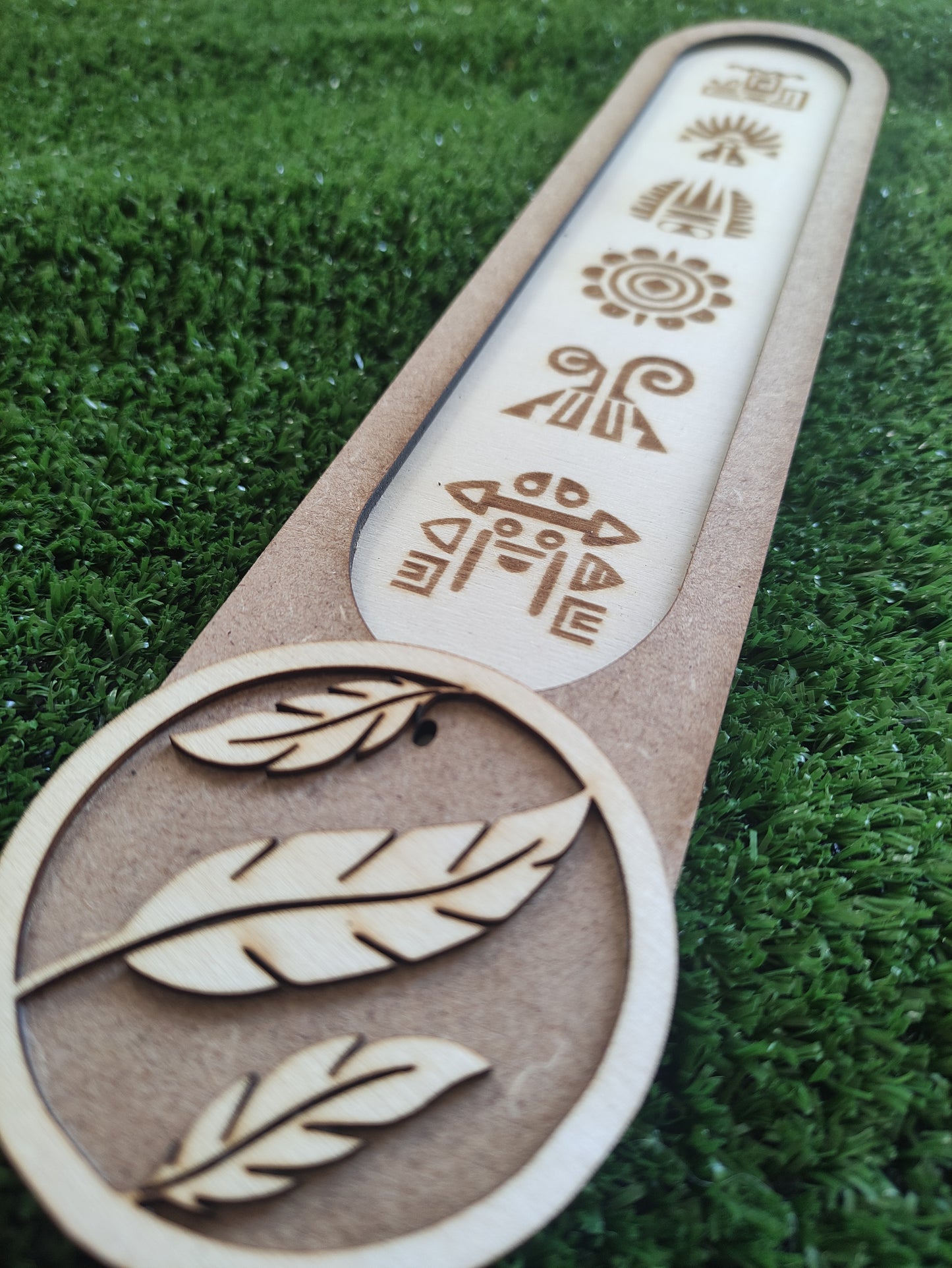 Porta incienso símbolos aztecas y plumas