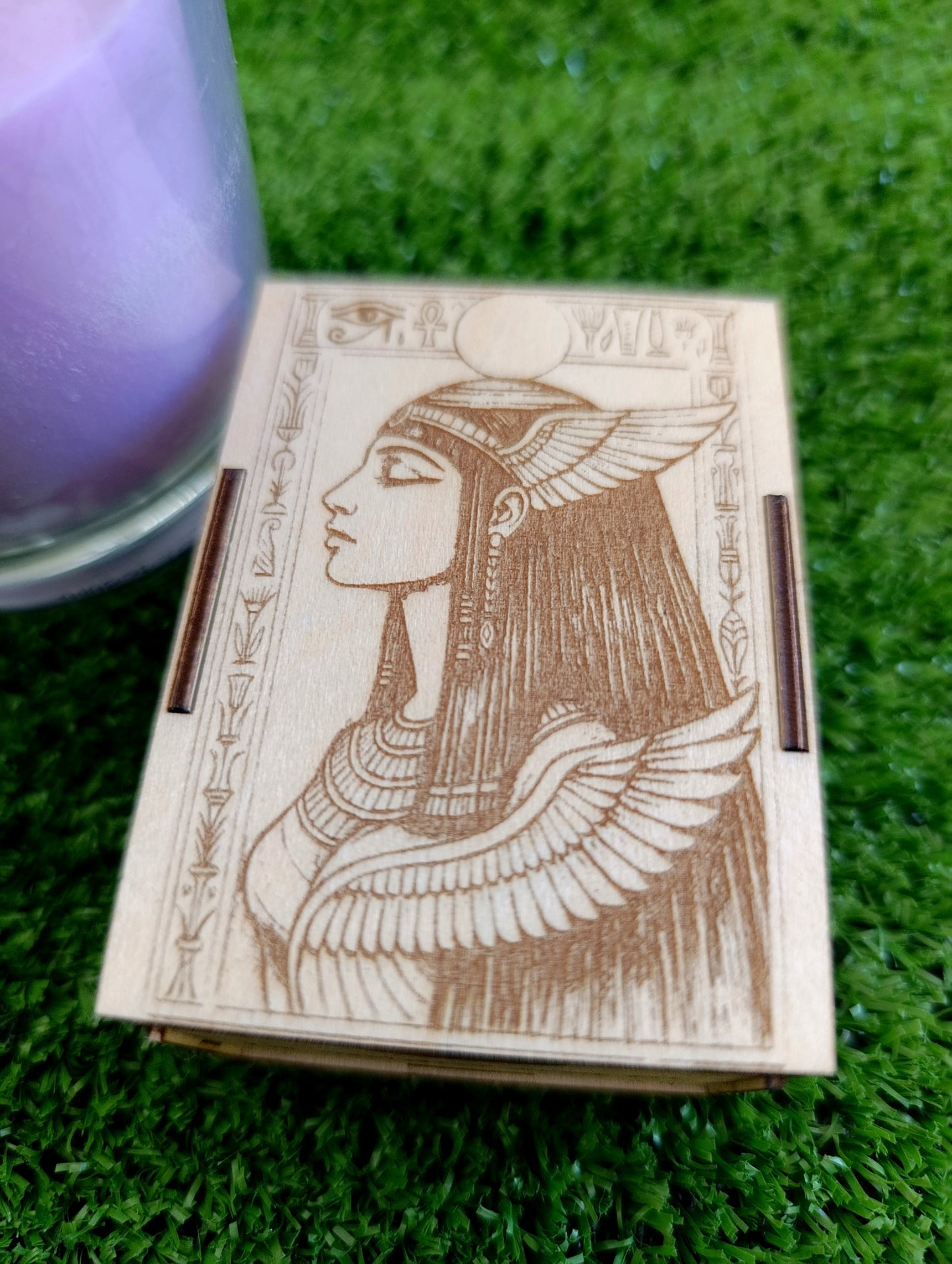 Cajita de cerillas · Diosa Isis, Ojo de Horus y Ojo de Ra