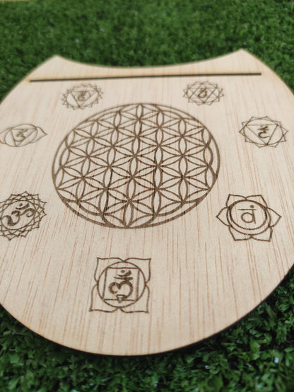 Mini altar/soporte carta del día, minerales y péndulo - diseño flor vida