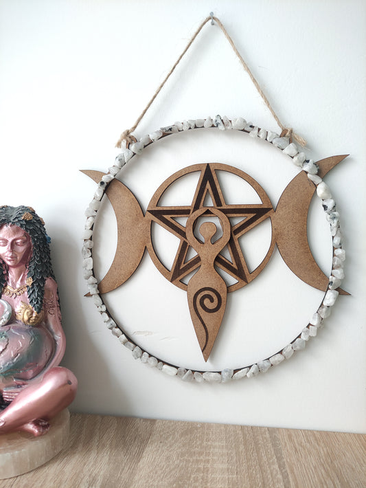 Creación para altar triple luna y piedra luna