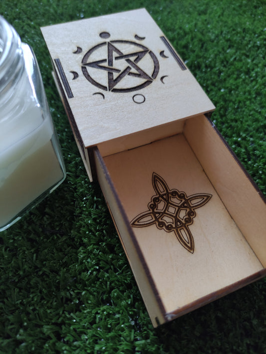 Cajita de cerillas estrella de cinco puntas, fases lunares y nudo de bruja