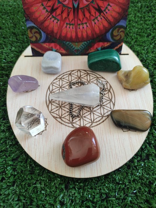 Mini altar/soporte carta del día, minerales y péndulo - diseño flor vida