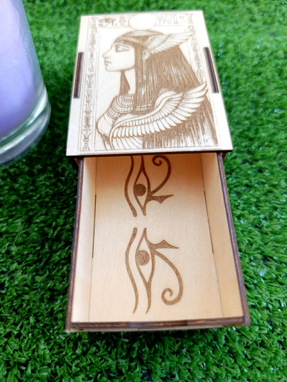 Cajita de cerillas · Diosa Isis, Ojo de Horus y Ojo de Ra