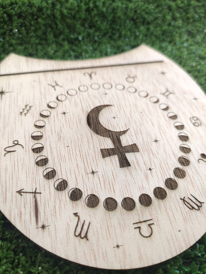 Soporte carta del dia-cruz inversa Lilith